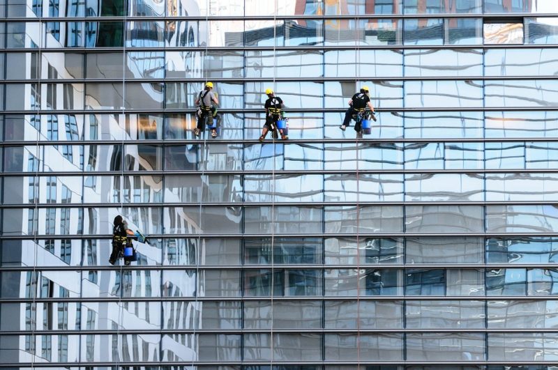 6 astuces pour nettoyer vos vitres comme les professionnels
