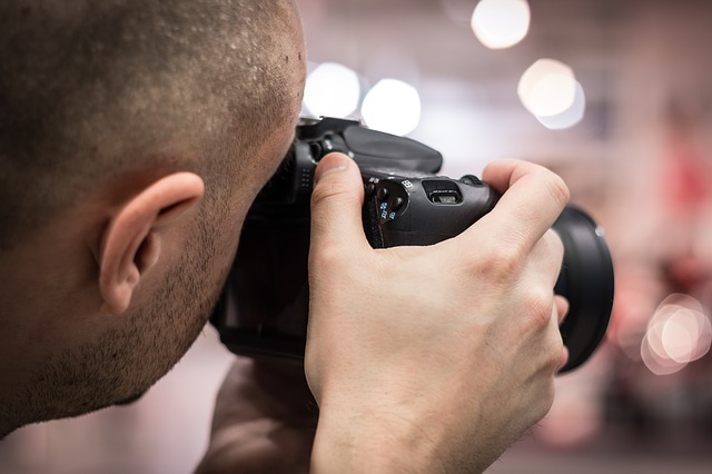 photographe pro prenant une photo