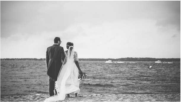 un couple heureux sur la plage