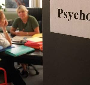 un psychologue s'entretien avec son patient