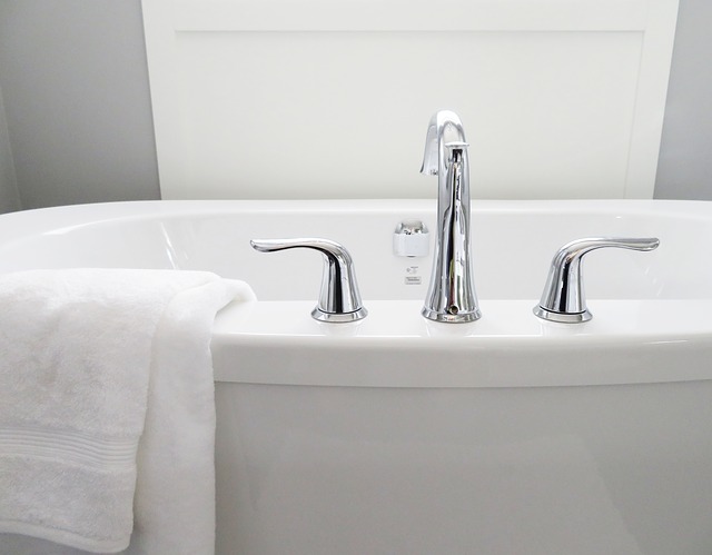 le robinet d'une baignoire