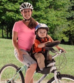 un enfant sur un vélo