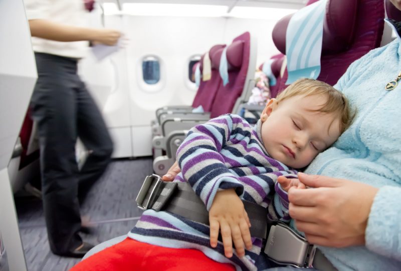 Voyager avec bébé en avion