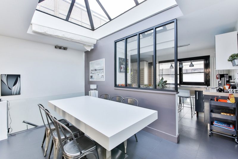 exemple de salle à manger avec décoration indus