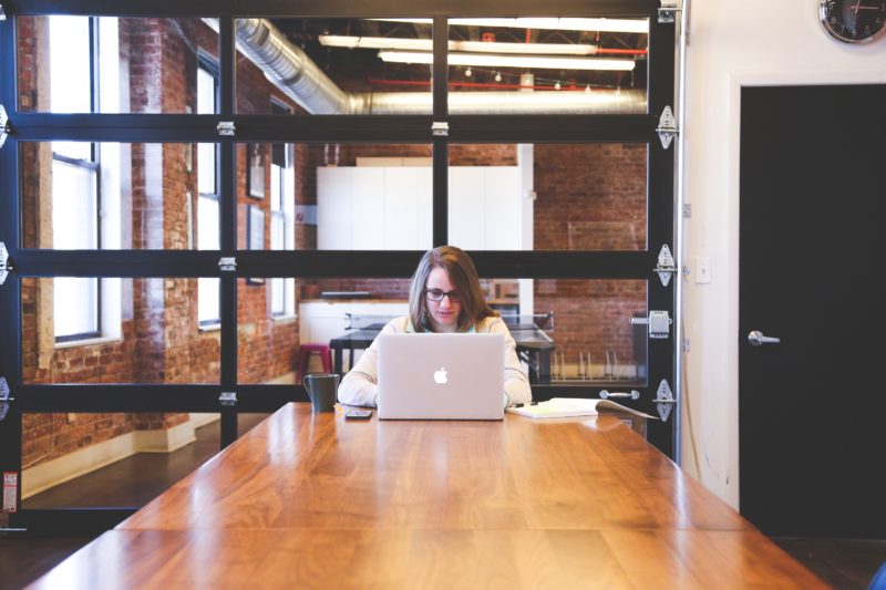 cloison vitrée intérieure pour aménager des bureaux