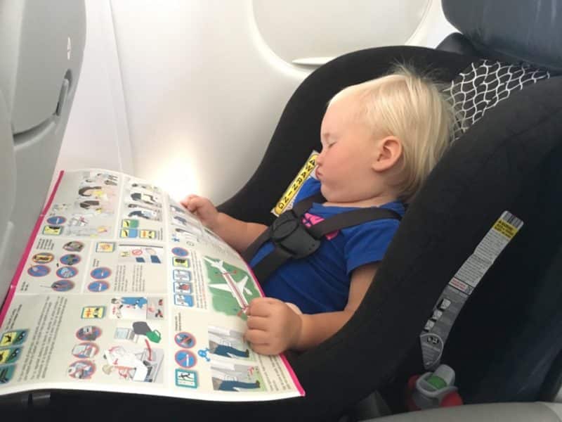 bébé en avion
