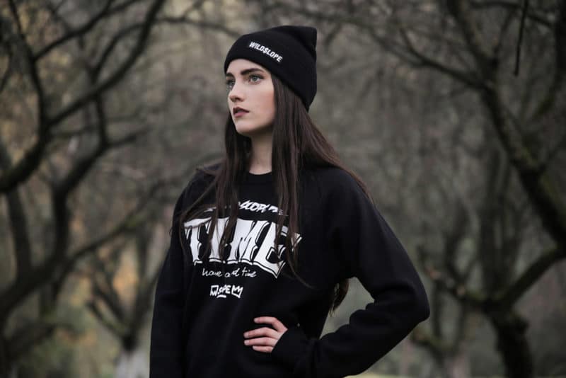 sweat shirt