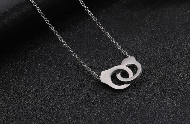 collier menotte