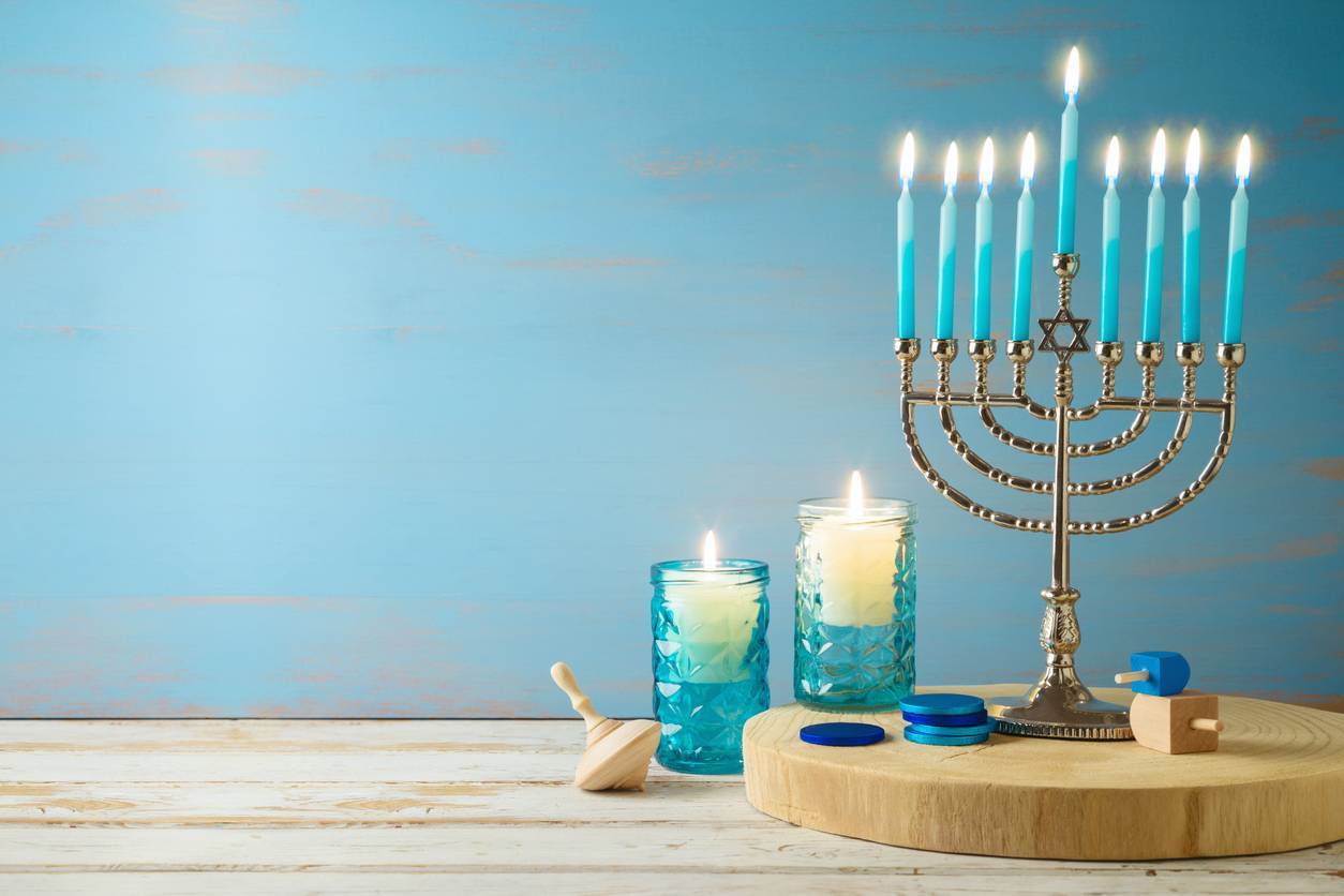 Hanouka fête juive décoration table maison
