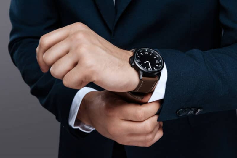 Montres casual et fashion de quel côté porter la montre
