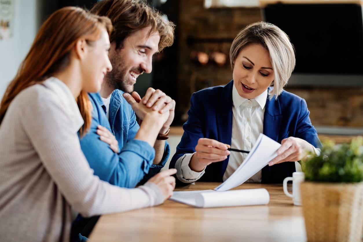 Contrat assurance-vie assurance produit financier épargne assureur couverture police réévaluer souscription argent primes