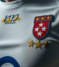 découvrez les coulisses du design du maillot de rugby toulouse 6 étoiles : inspirations, choix des matériaux et symboliques dévoilées par les créateurs. plongez au cœur de l’originalité de ce maillot mythique !