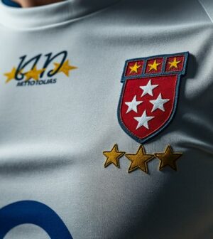 découvrez les coulisses du design du maillot de rugby toulouse 6 étoiles : inspirations, choix des matériaux et symboliques dévoilées par les créateurs. plongez au cœur de l’originalité de ce maillot mythique !
