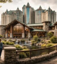 découvrez l'histoire fascinante du foxwoods resort casino à mashantucket, usa, un lieu emblématique alliant divertissement, culture et tradition amérindienne.